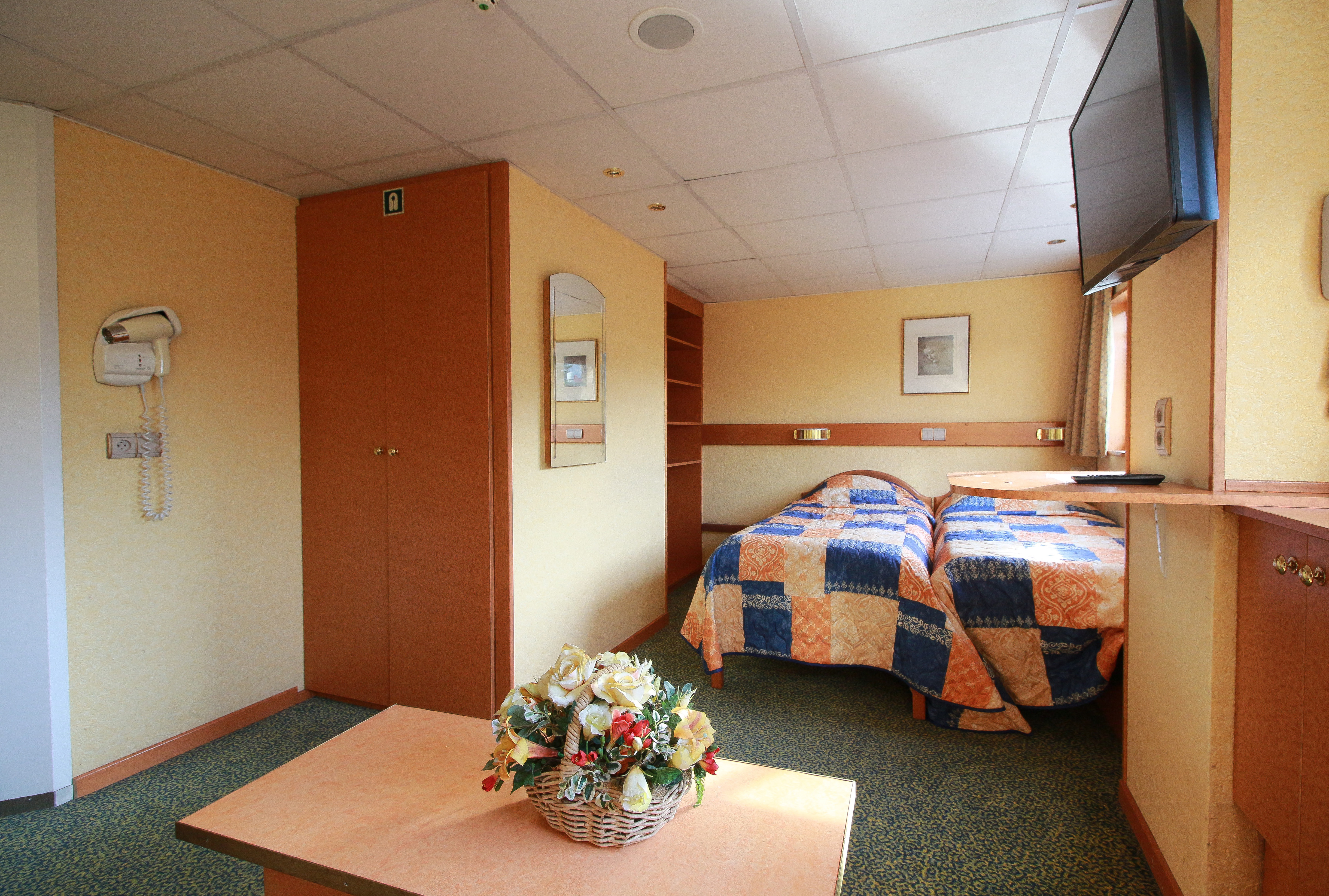 CroisiEurope MS Leonard Da Vinci Suite.jpg